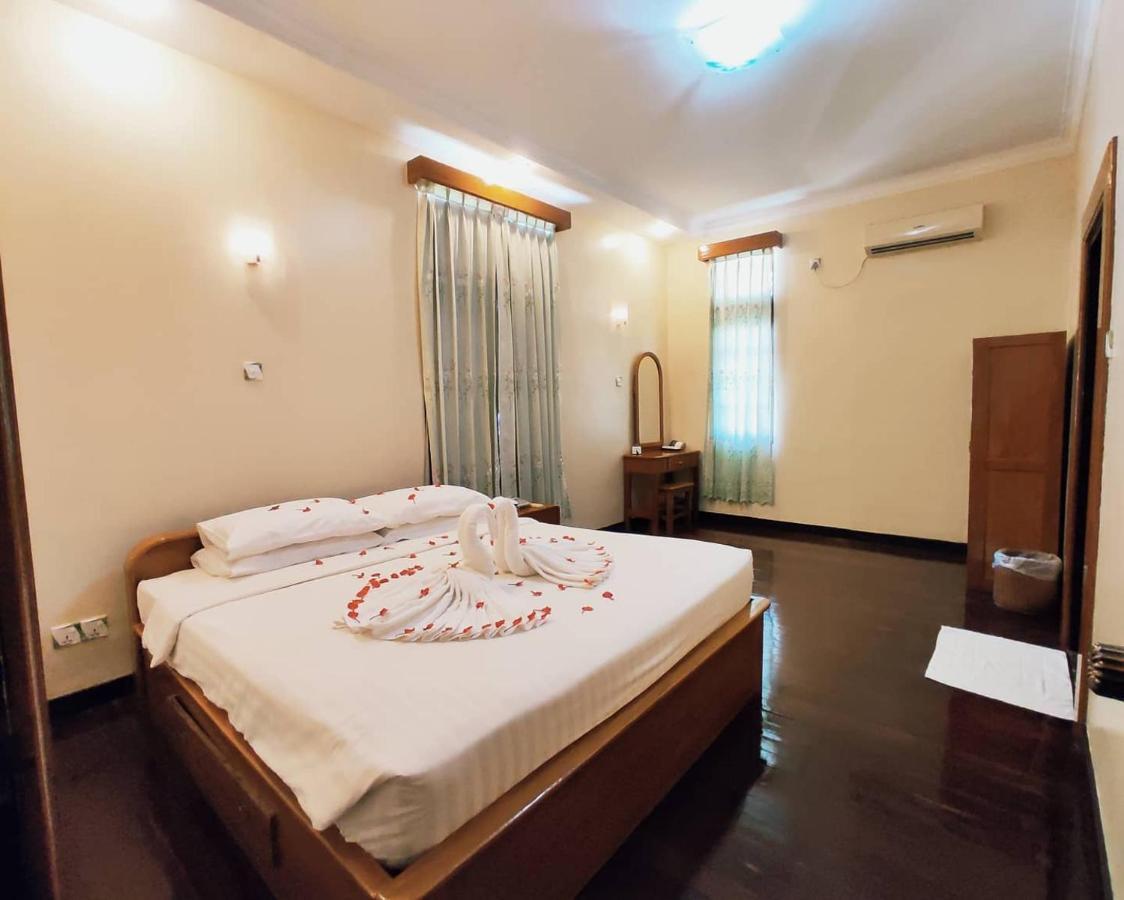 Attran Hotel Моламяйн Екстериор снимка