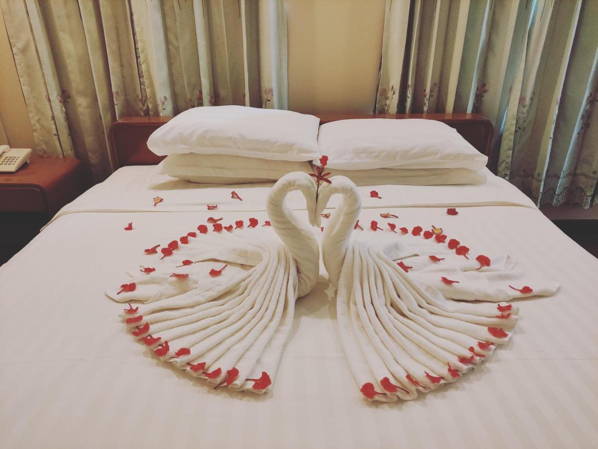 Attran Hotel Моламяйн Екстериор снимка