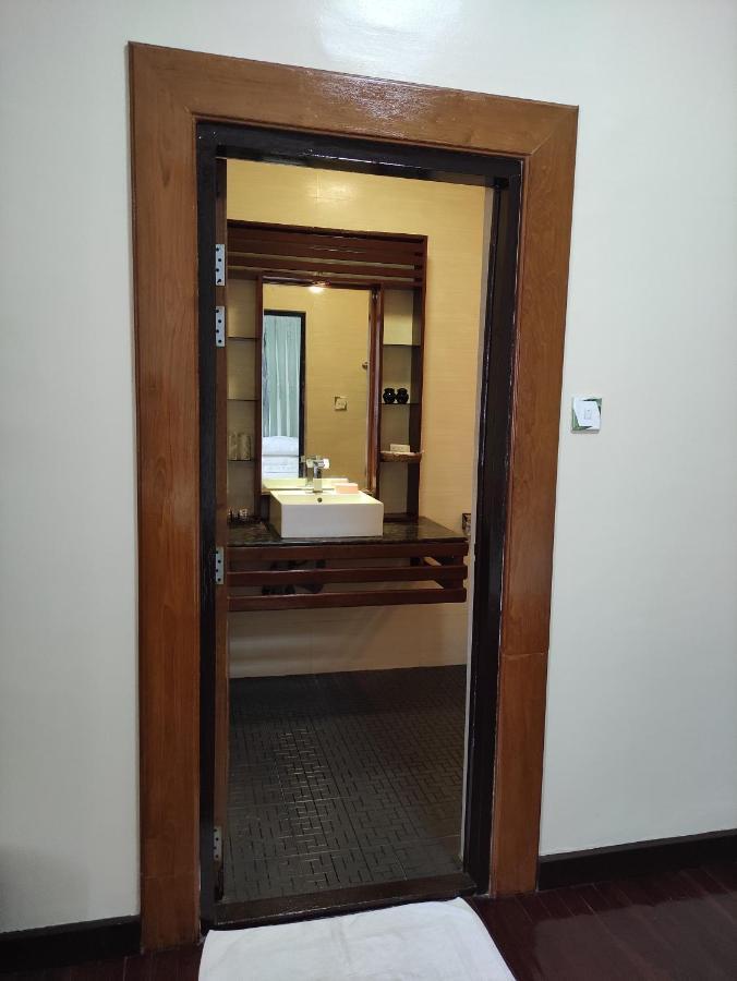 Attran Hotel Моламяйн Екстериор снимка
