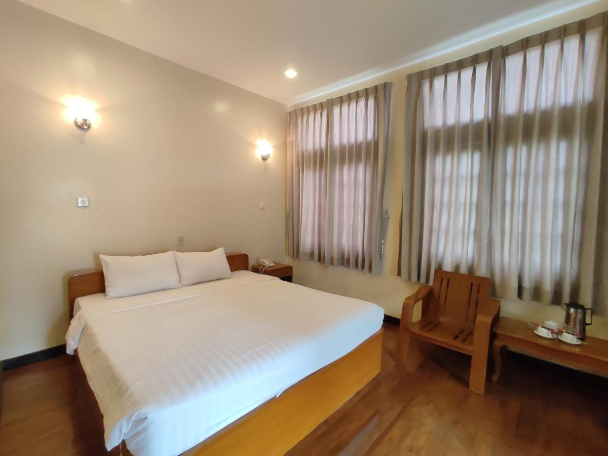 Attran Hotel Моламяйн Екстериор снимка
