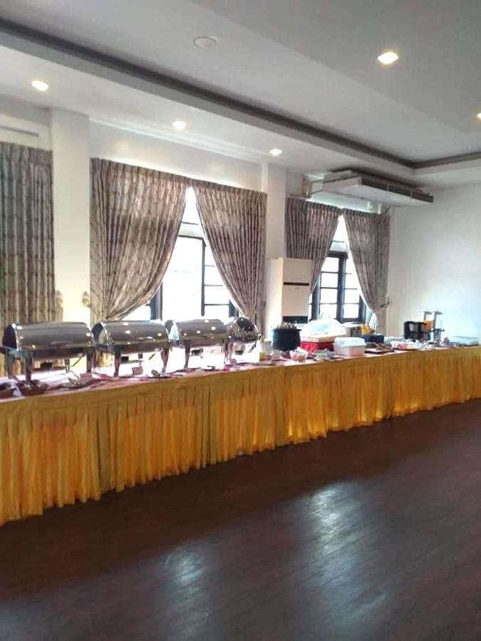 Attran Hotel Моламяйн Екстериор снимка