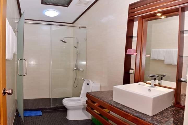 Attran Hotel Моламяйн Екстериор снимка