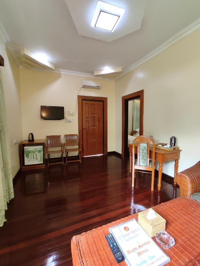 Attran Hotel Моламяйн Екстериор снимка