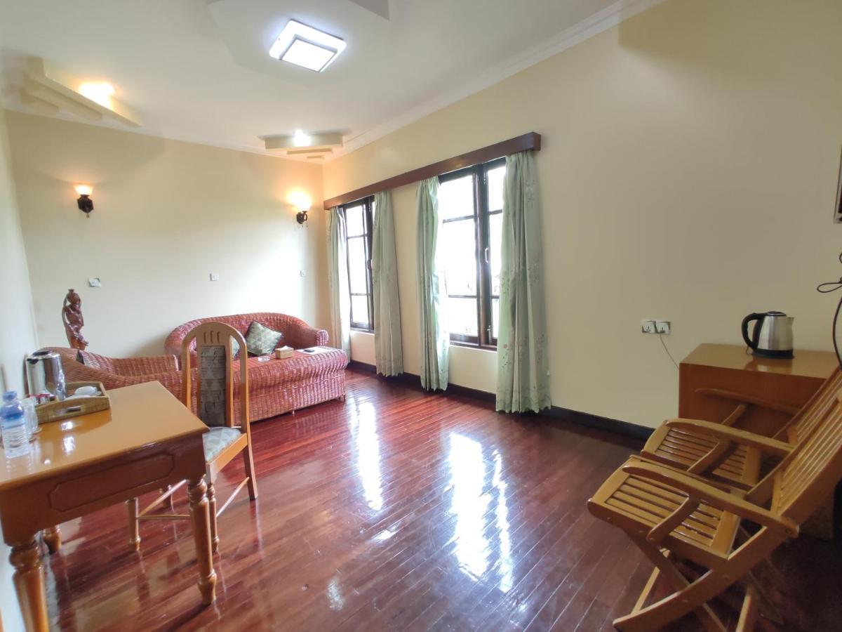 Attran Hotel Моламяйн Екстериор снимка