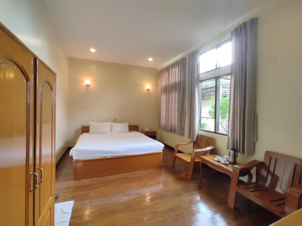 Attran Hotel Моламяйн Екстериор снимка