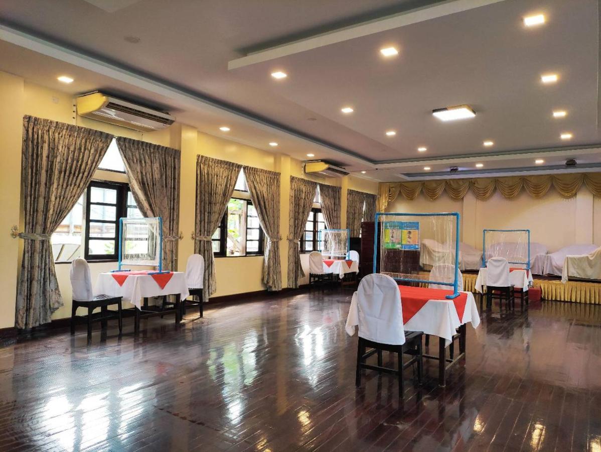 Attran Hotel Моламяйн Екстериор снимка