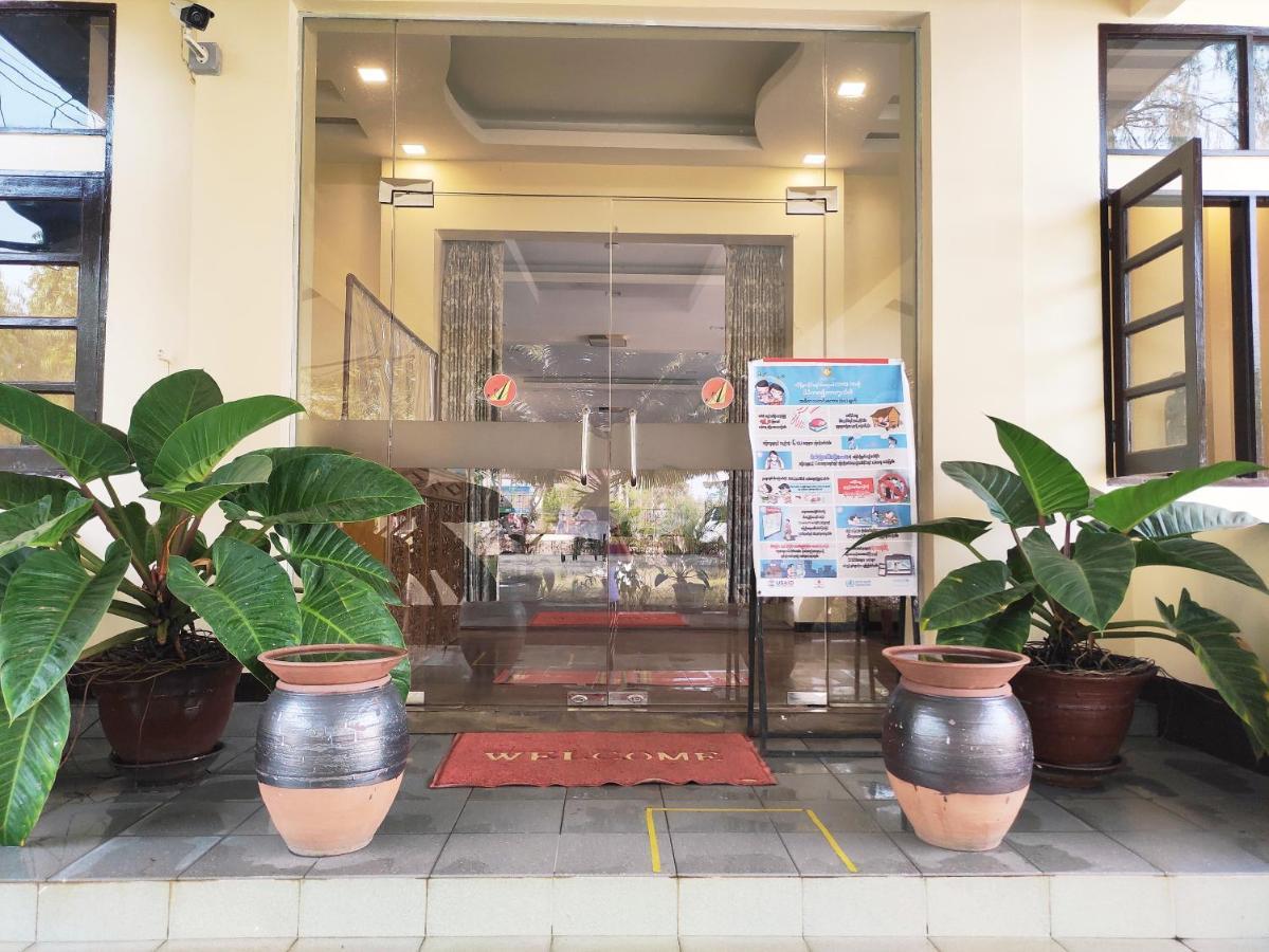 Attran Hotel Моламяйн Екстериор снимка