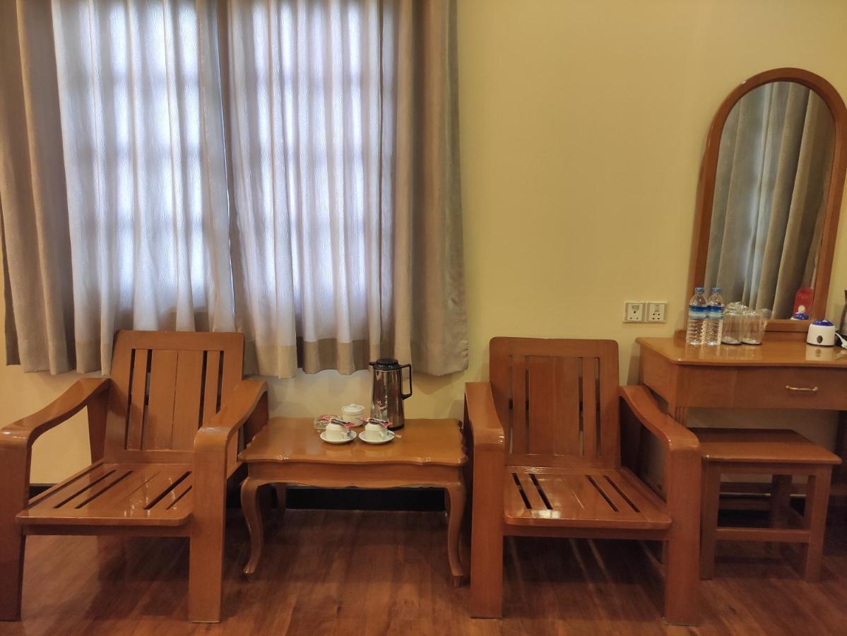 Attran Hotel Моламяйн Екстериор снимка