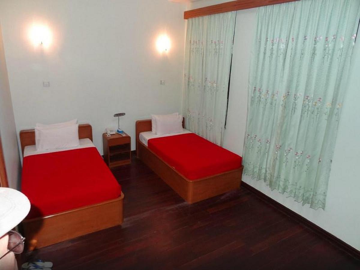 Attran Hotel Моламяйн Екстериор снимка